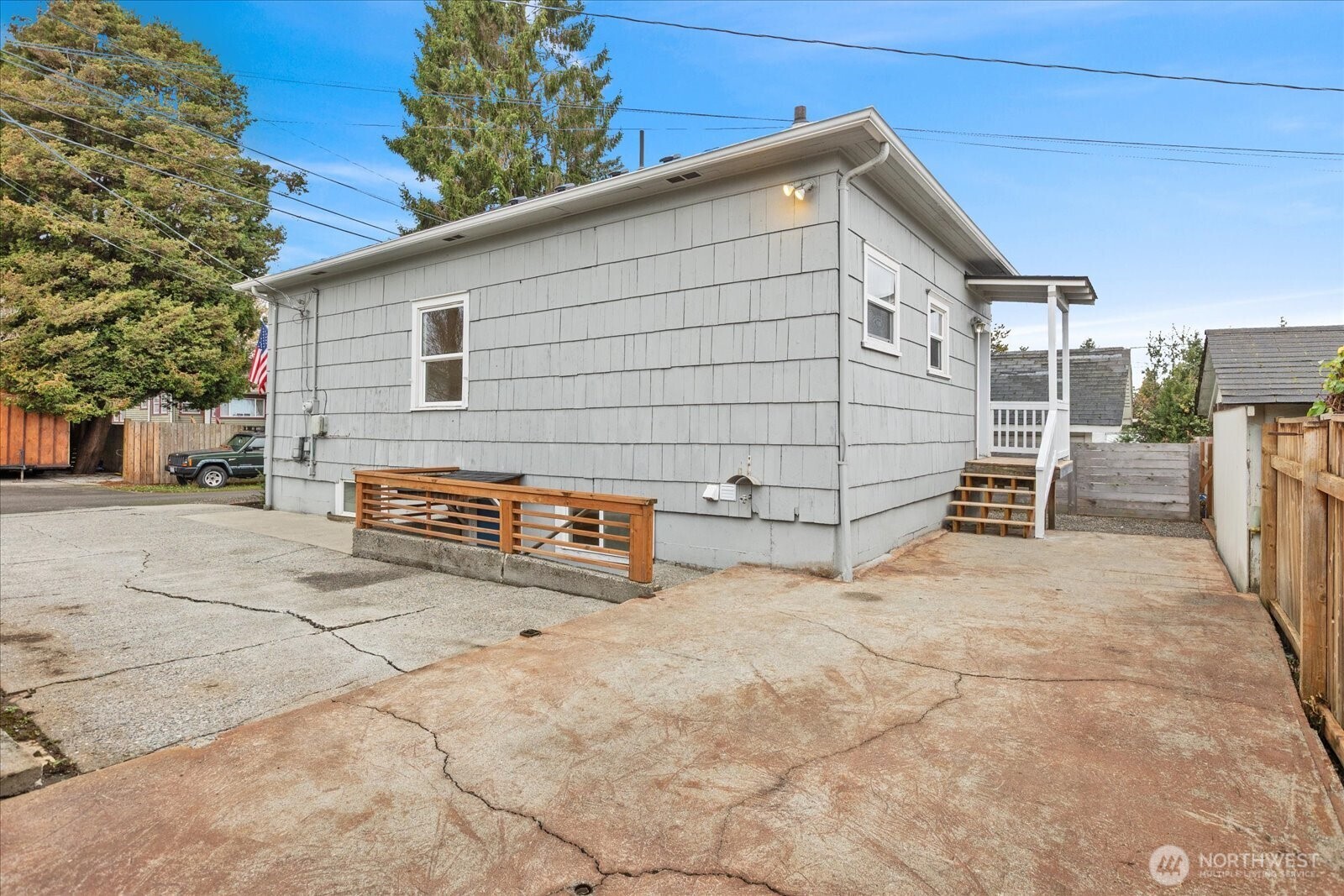 1016 Rockefeller Avenue Everett, WA 98201 - Photo 25 of 29 a view of a house with a patio