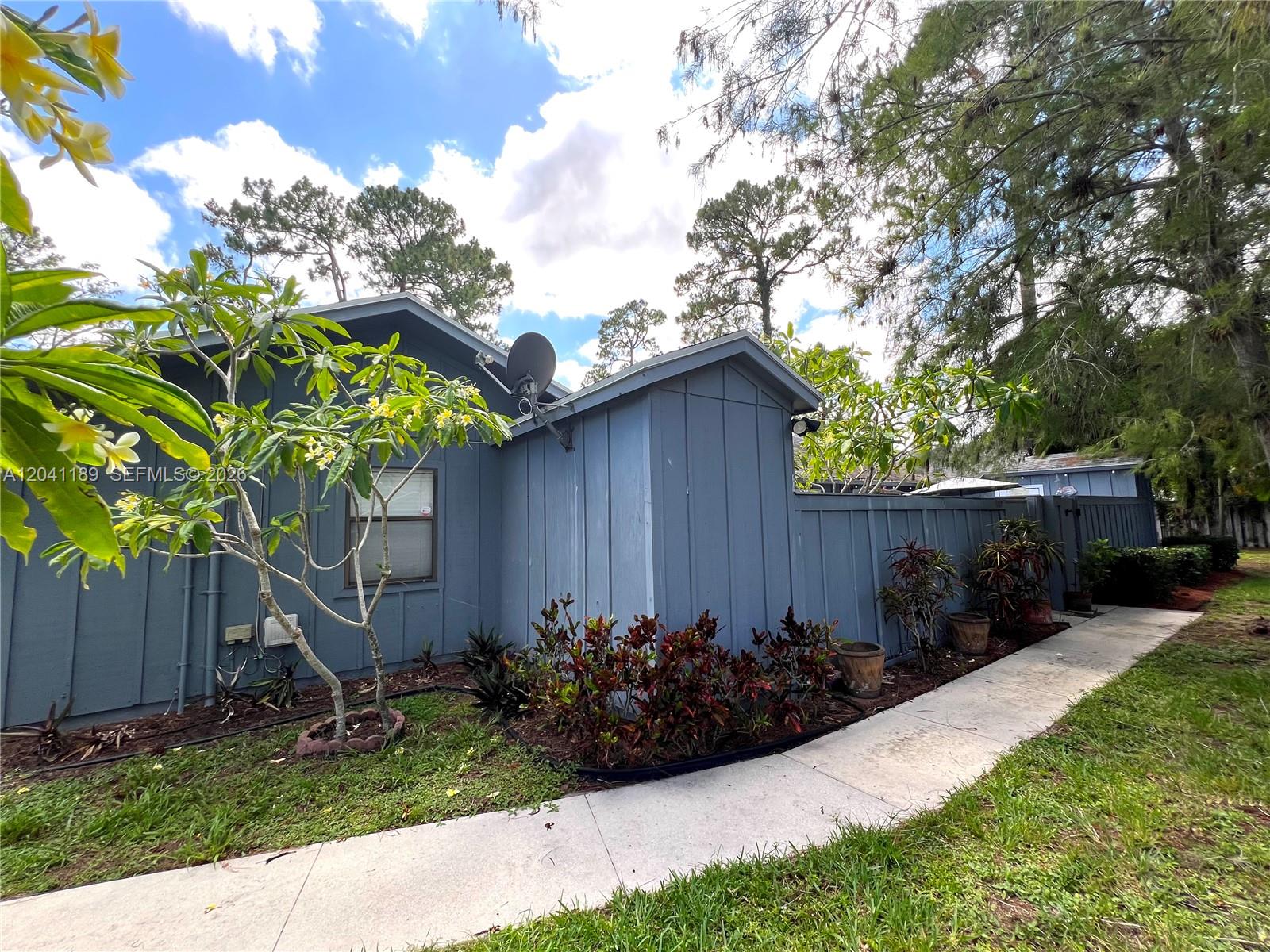 1077 Goldenrod Road, Unit 1077 Wellington, FL 33414 - Photo 2 of 19