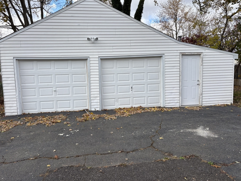 82 Waldorf Street Springfield, MA 01109 - Photo 6 of 30