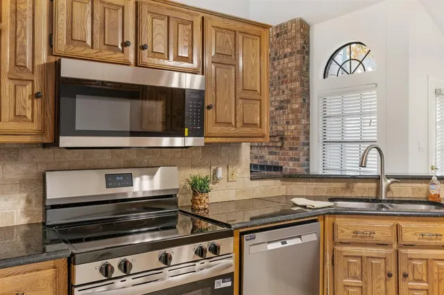 $399,000 | 702 Giltin Court, Arlington, TX 76006