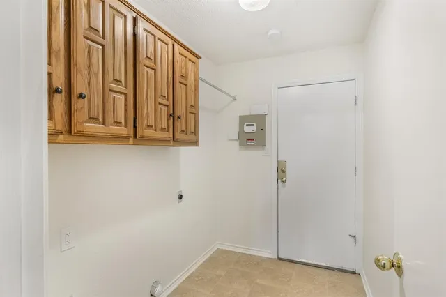 $399,000 | 702 Giltin Court, Arlington, TX 76006