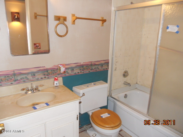 2901 West Bloomfield Road Phoenix, AZ 85029 - Photo 5 of 9 a bathroom with a sink a mirror a toilet and a bathtub