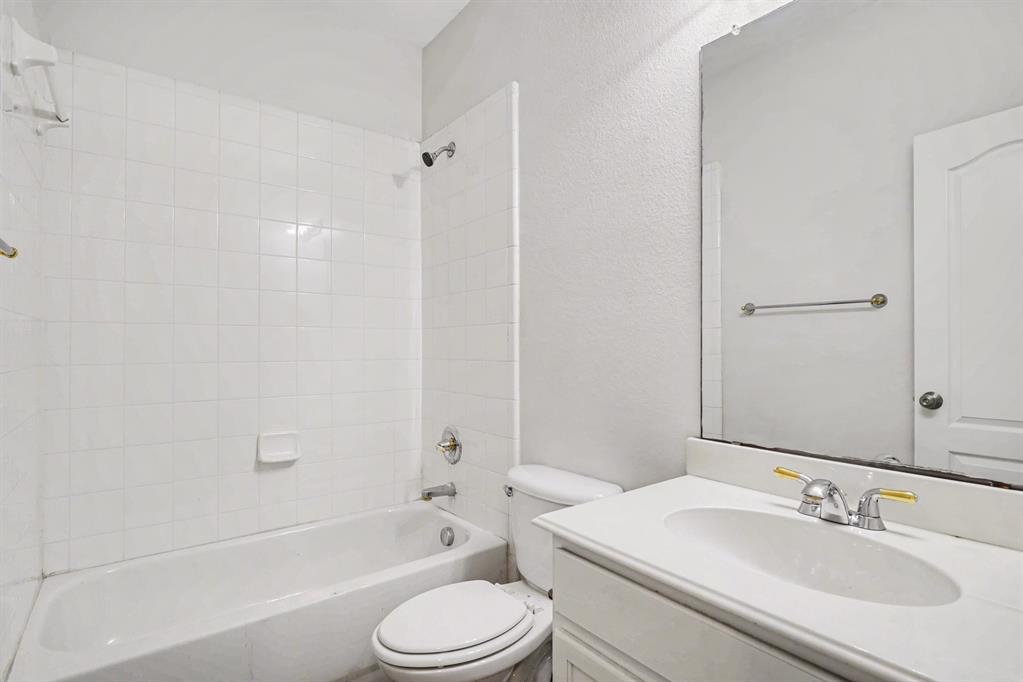 1053 Liberty Circle Hurst, TX 76053 - Photo 8 of 19