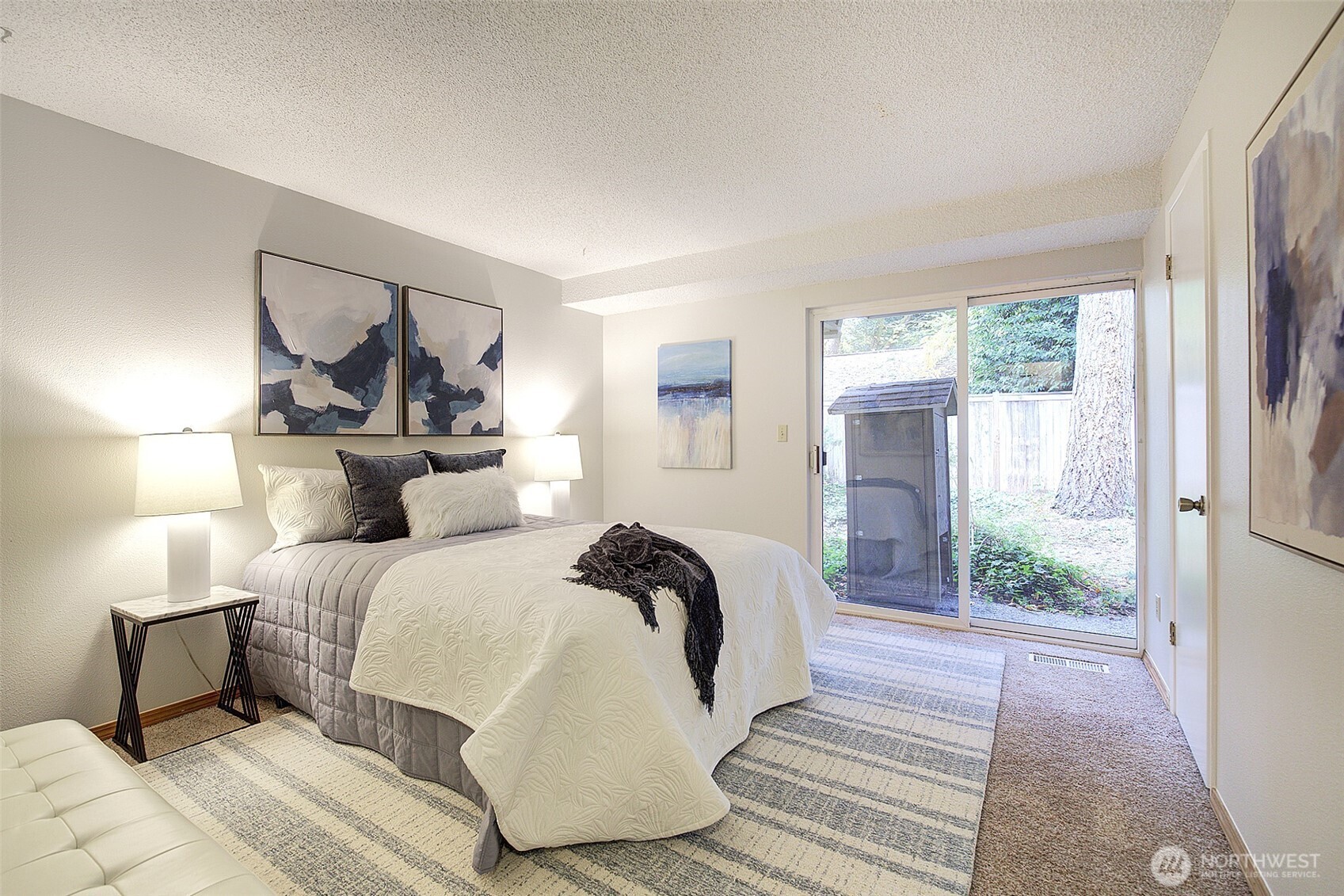 9900 Northeast 124th Street, Unit 1315 Kirkland, WA 98034 - Photo 15 of 20 a bedroom with a large bed and a window