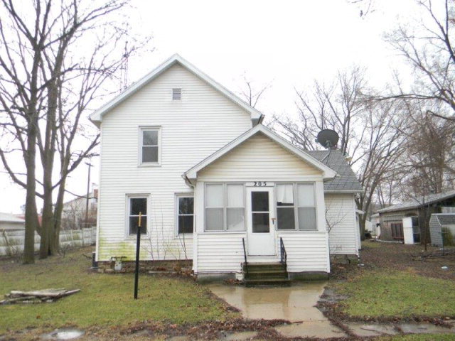 205 West Henry Street Odell, IL 60460 - Photo 1 of 10 a view of house with a yard