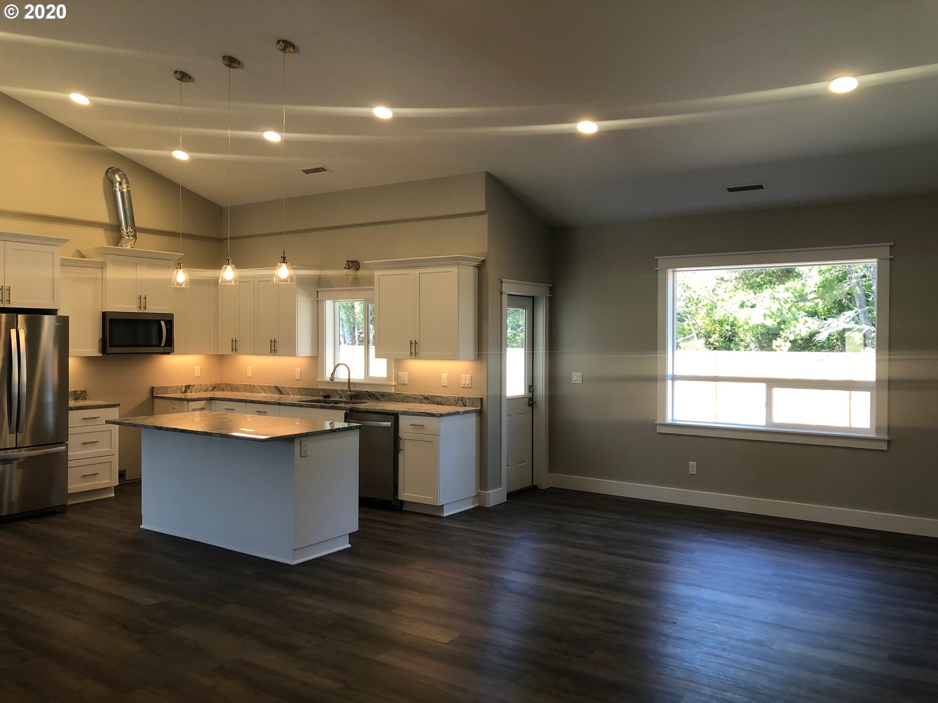 4105 Caddington Lane Florence, OR 97439 - Photo 4 of 20