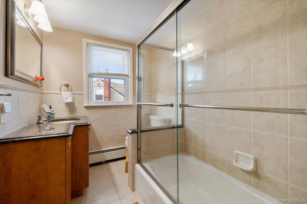 152 Manor Street Plainview, NY 11803 - Photo 12 of 19
