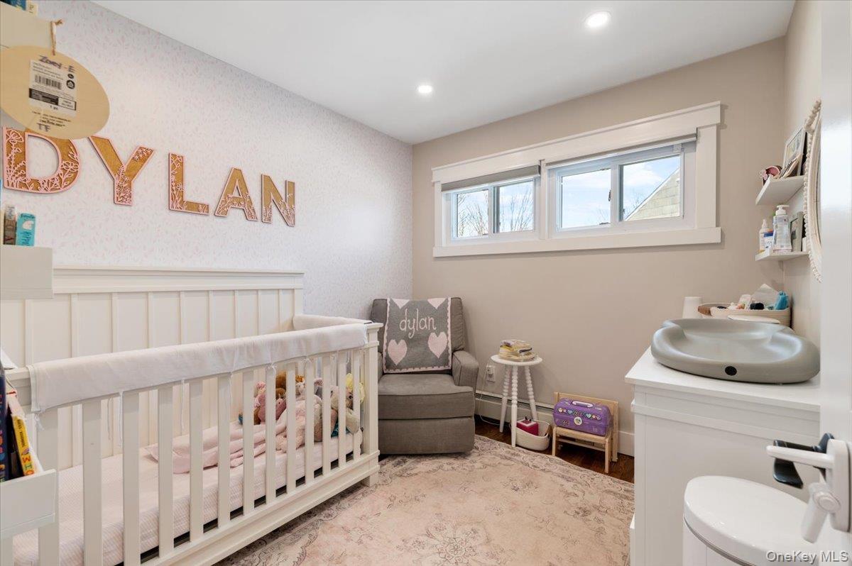 152 Manor Street Plainview, NY 11803 - Photo 8 of 19