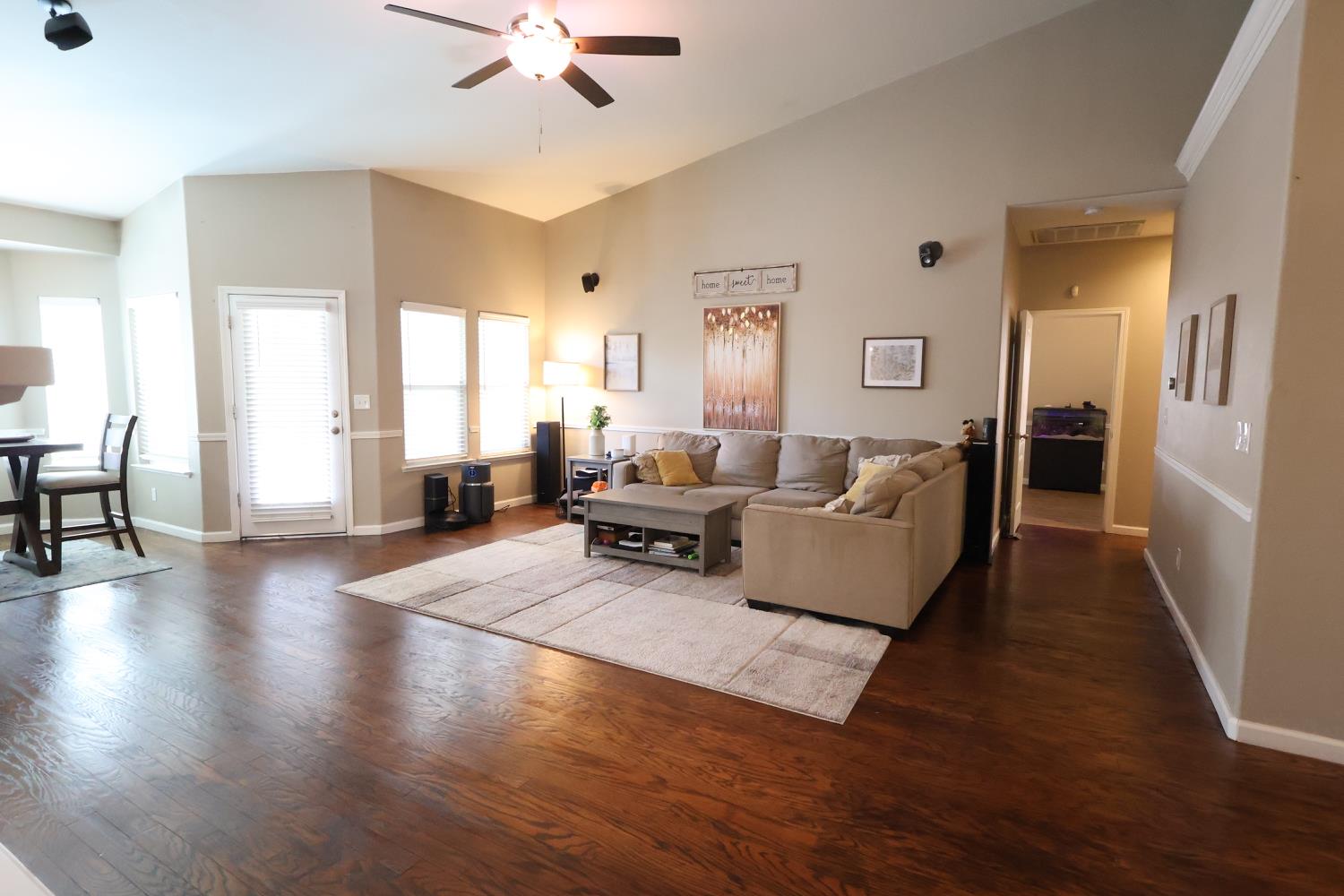 259 East Beech Avenue Reedley, CA 93654 - Photo 5 of 56 Gallery Image 5