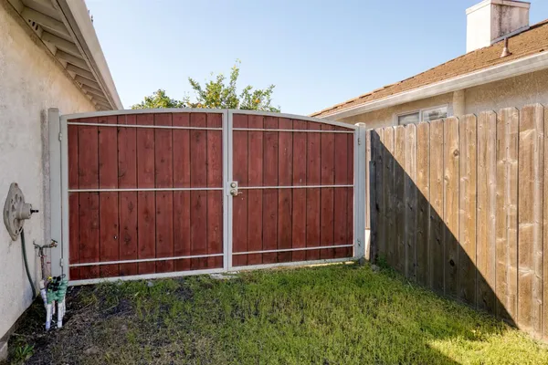 $439,900 | 2300 Park E Drive, Modesto, CA 95351