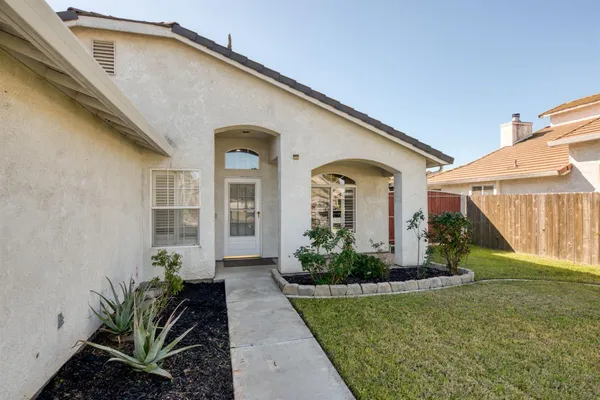 $439,900 | 2300 Park E Drive, Modesto, CA 95351