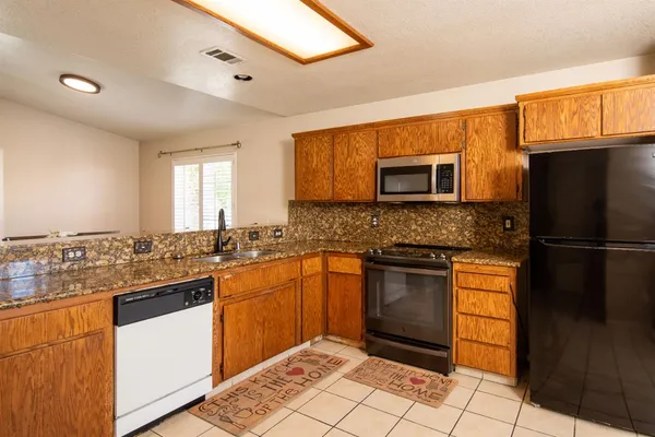 $439,900 | 2300 Park E Drive, Modesto, CA 95351