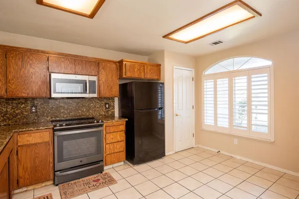 $439,900 | 2300 Park E Drive, Modesto, CA 95351