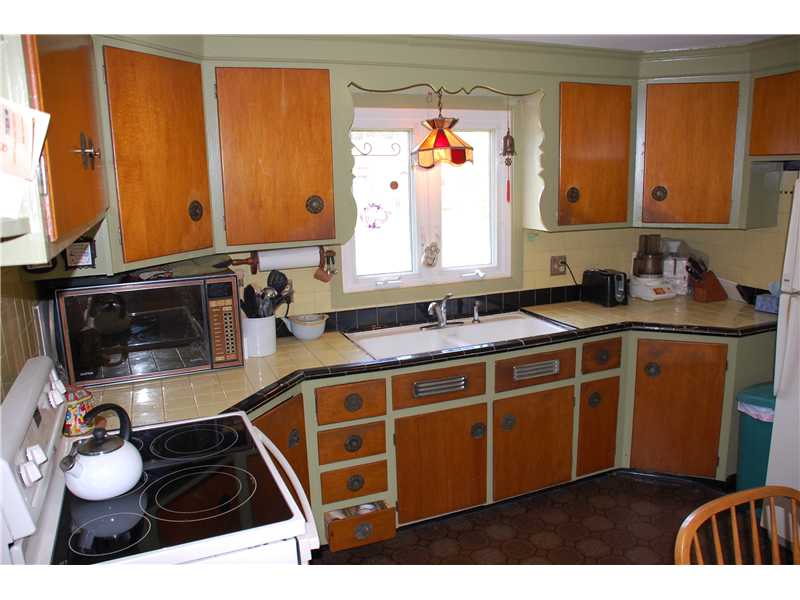 58 Annette Avenue Woonsocket, RI 02895 - Photo 3 of 12 Kitchen.