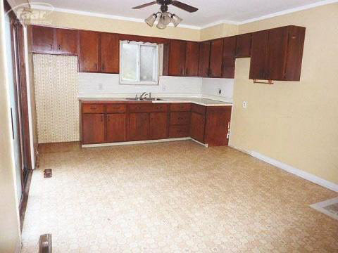 4189 Van Slyke Road Flint, MI 48507 - Photo 2 of 8 20125387-1.JPG