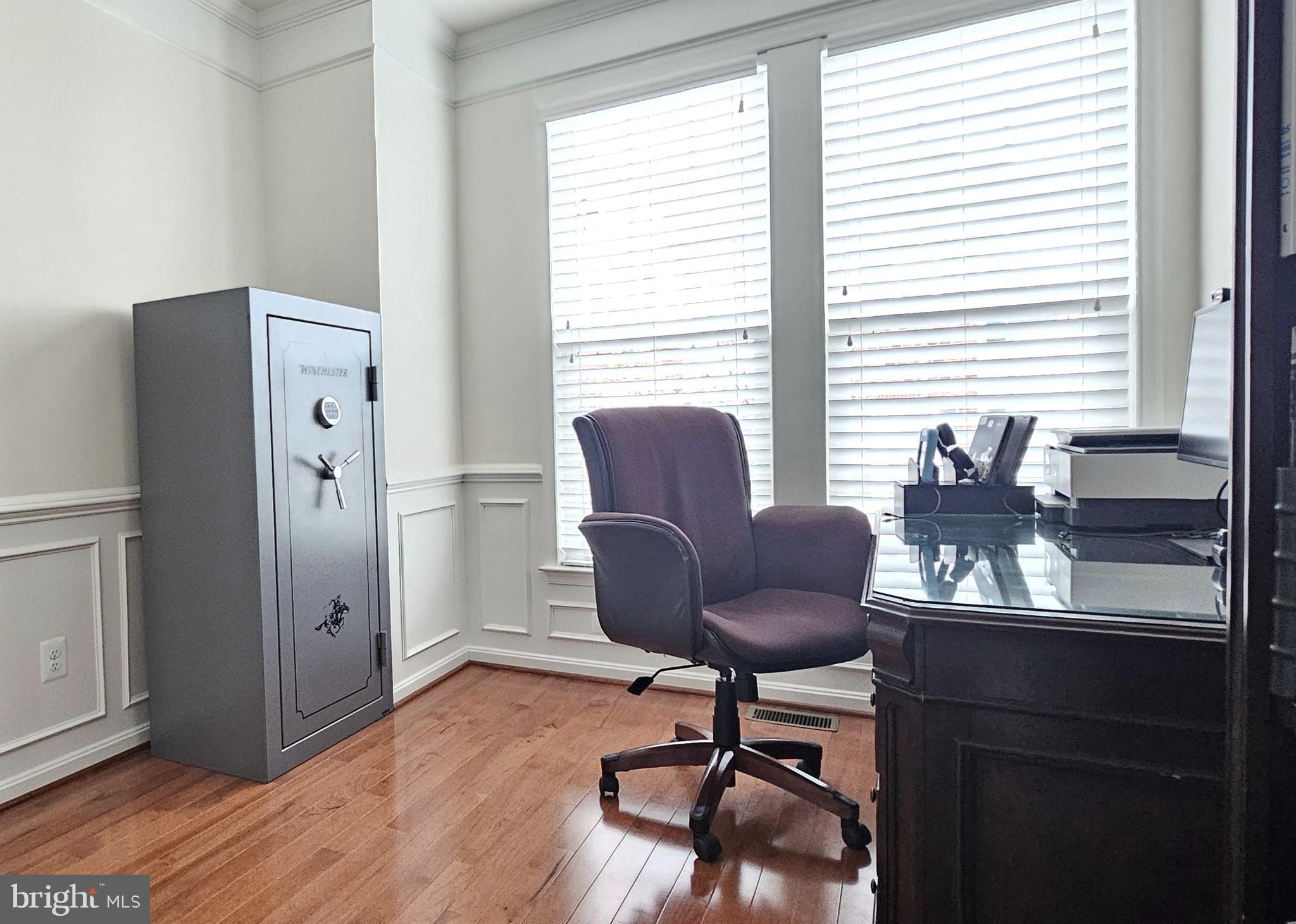22629 Hawkbill Square Brambleton, VA 20148 - Photo 10 of 40 a living room with furniture and a window