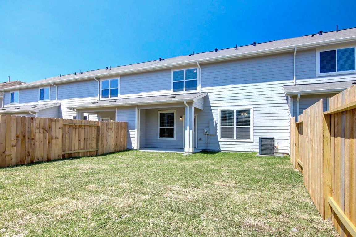 2811 Silver Charm Houston, TX 77014 - Photo 2 of 18