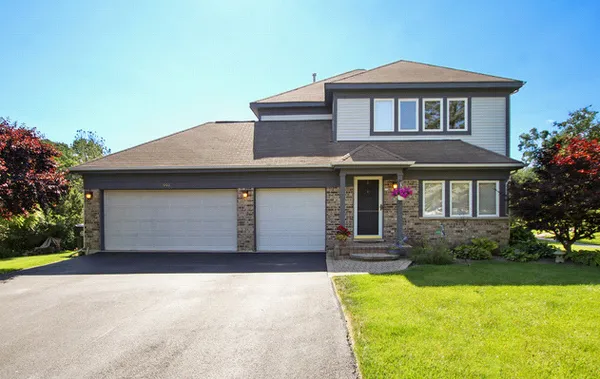$3,800 | 992 White Pine Drive, Antioch, IL 60002