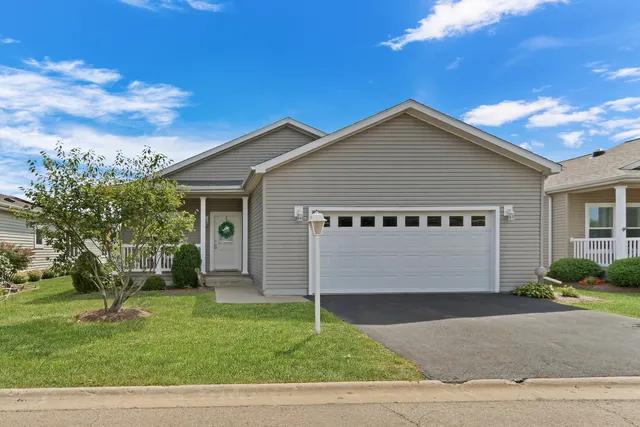 $320,000 | 305 Legacy Court, Grayslake, IL 60030