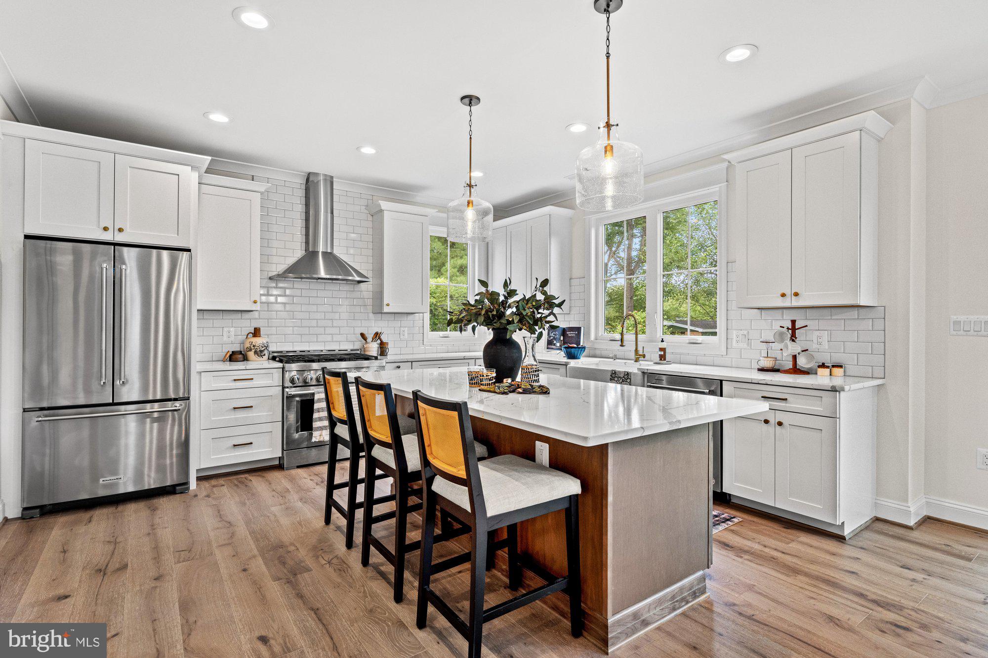 1615 Baltimore Road Alexandria, VA 22308 - Photo 9 of 36 Kitchen w/ stainless steel appliances
