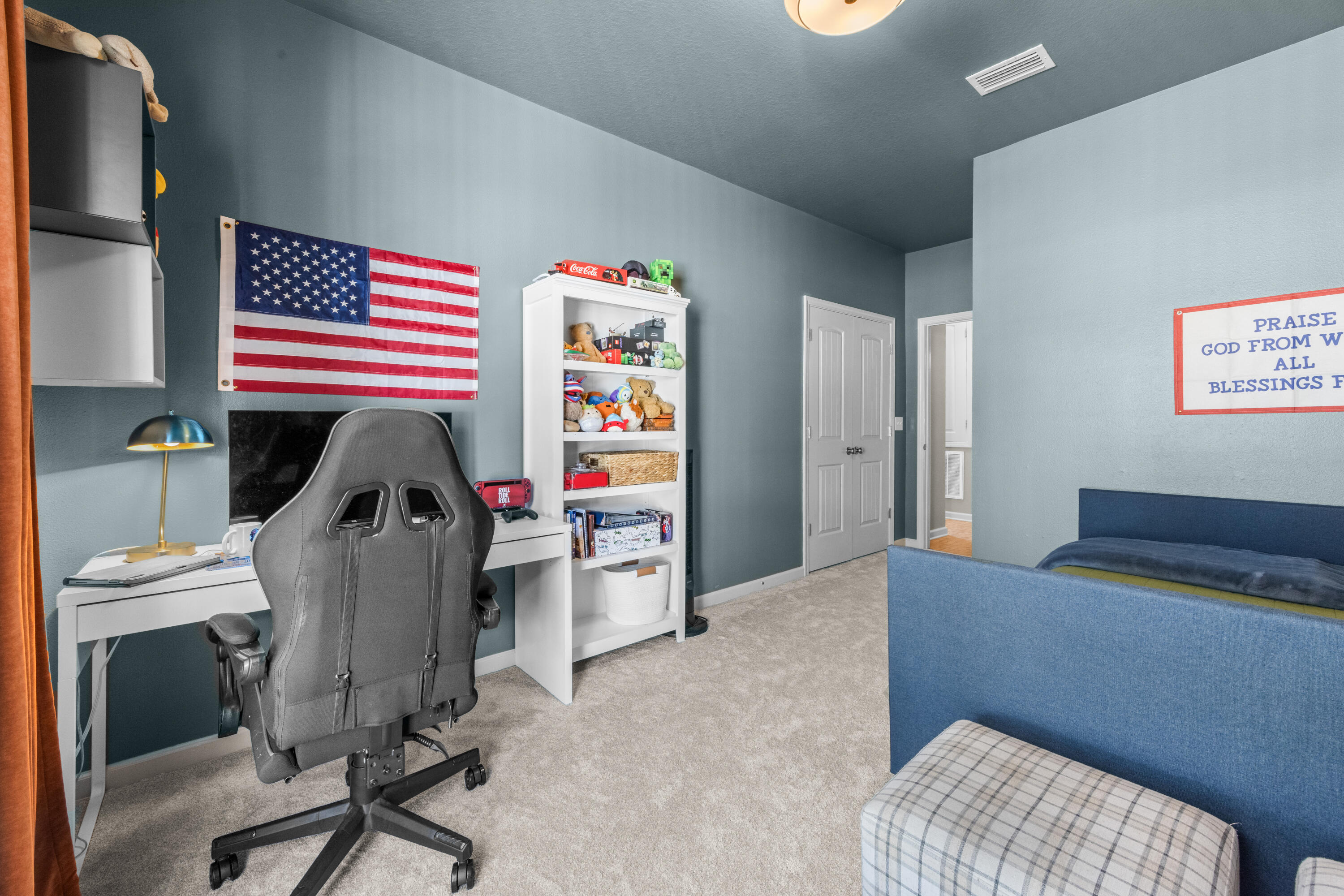 110 Cornelia Street Freeport, FL 32439 - Photo 32 of 60 a workspace with furniture and a window