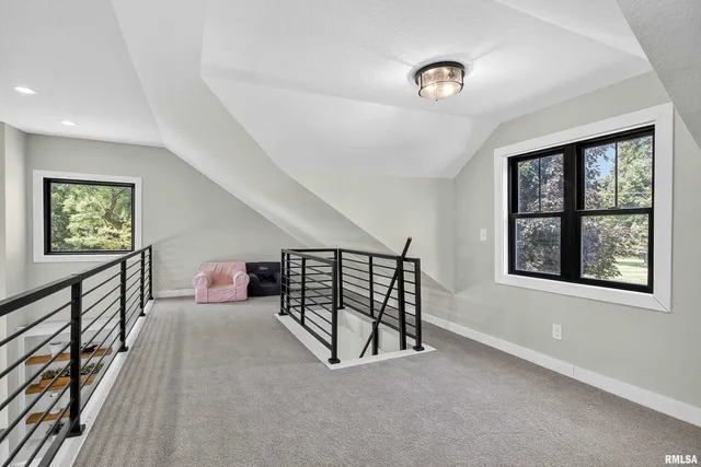 $1,125,000 | 25865 Valley Drive, Bettendorf, IA 52722