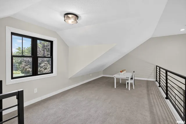 $1,125,000 | 25865 Valley Drive, Bettendorf, IA 52722