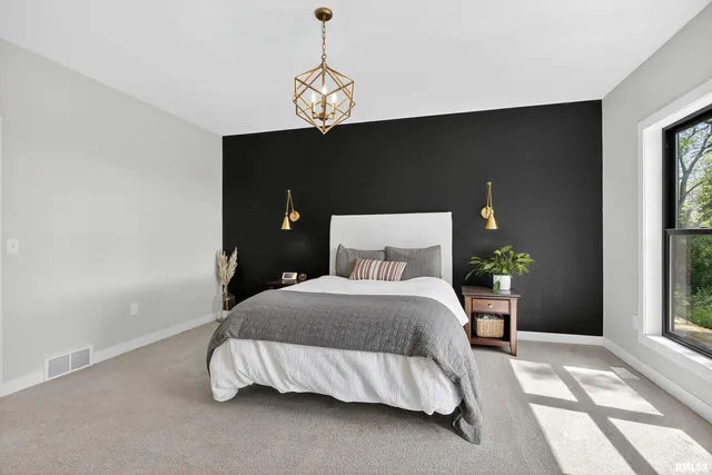 $1,125,000 | 25865 Valley Drive, Bettendorf, IA 52722