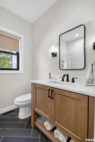 $1,125,000 | 25865 Valley Drive, Bettendorf, IA 52722