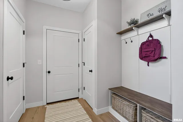 $1,125,000 | 25865 Valley Drive, Bettendorf, IA 52722