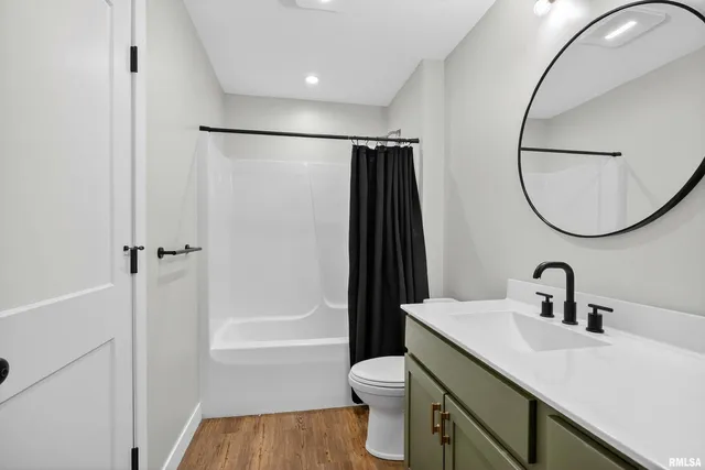 $1,125,000 | 25865 Valley Drive, Bettendorf, IA 52722