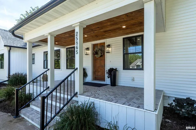 $1,125,000 | 25865 Valley Drive, Bettendorf, IA 52722