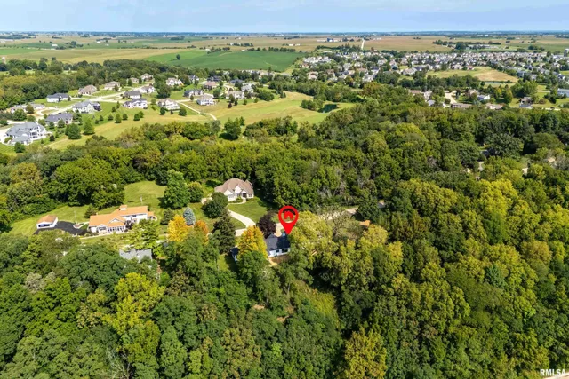 $1,125,000 | 25865 Valley Drive, Bettendorf, IA 52722