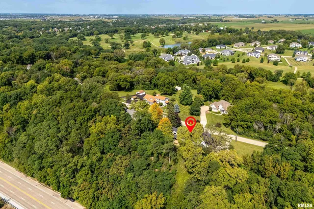 $1,125,000 | 25865 Valley Drive, Bettendorf, IA 52722