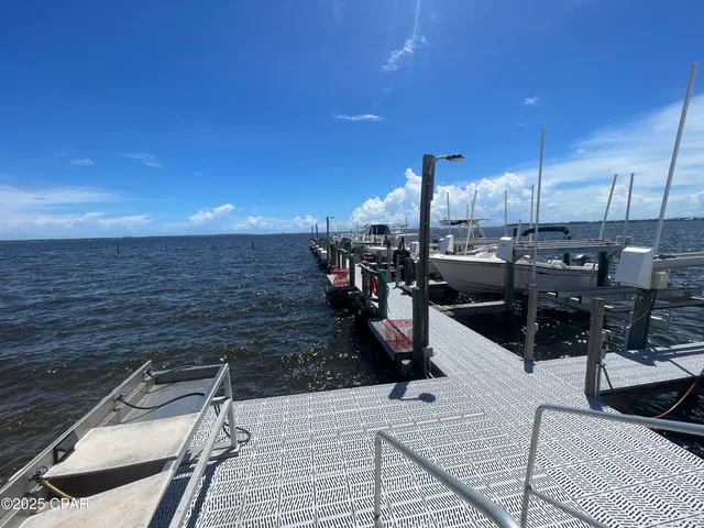 $1,500 | 2100 West Beach Drive, Unit M102, Panama City, FL 32401