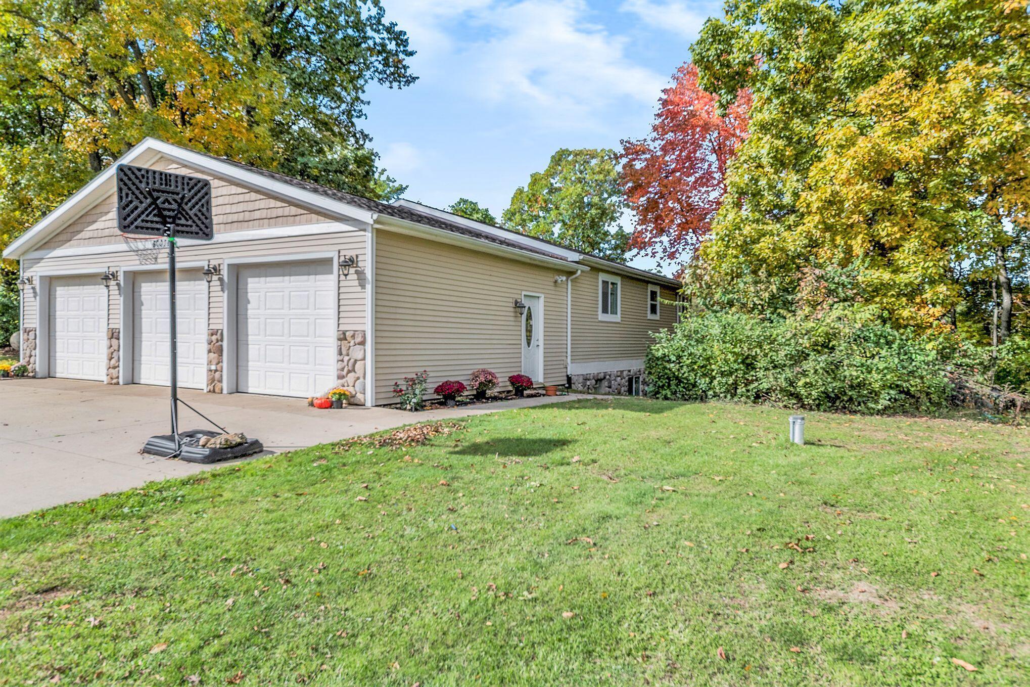 60071 Shafer Brothers Road Three Rivers, MI 49093 - Photo 3 of 44 L1sL6xGg (1)