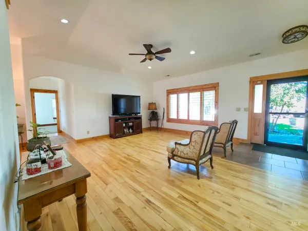 $1,500,000 | 4010 Elmore Road, Parma, ID 83660