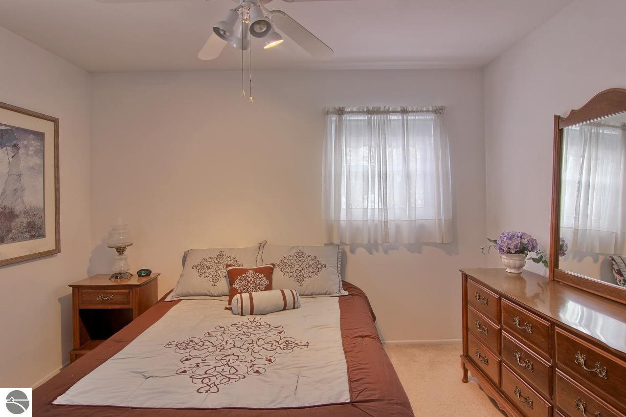 1226 Anderson Road Traverse City, MI 49686 - Photo 11 of 22 1794195-10.JPG