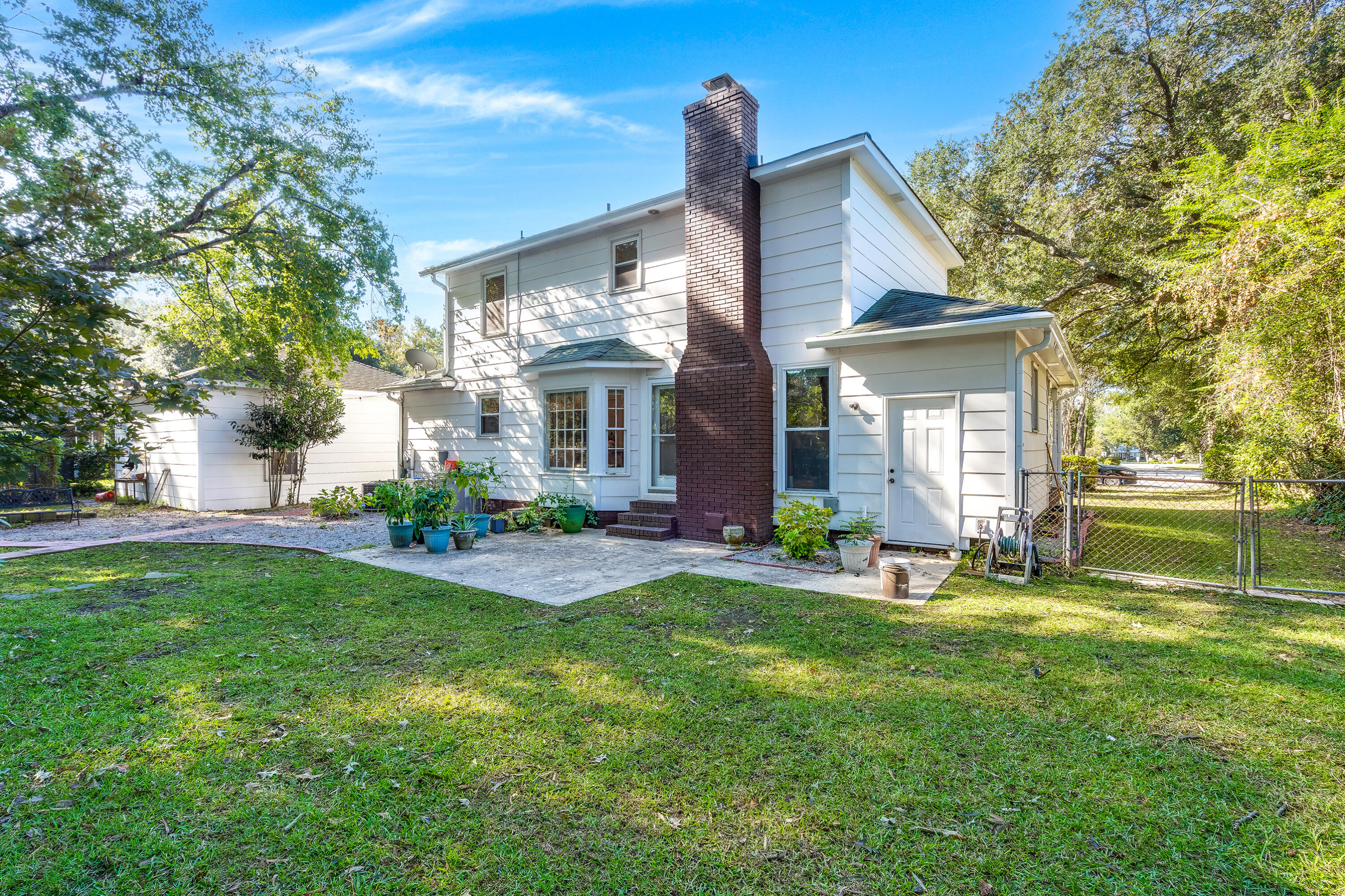 112 Sweetbriar Road Summerville, SC 29485 - Photo 4 of 35 32
