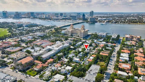 $5,750,000 | 240 Oleander Avenue, Palm Beach, FL 33480