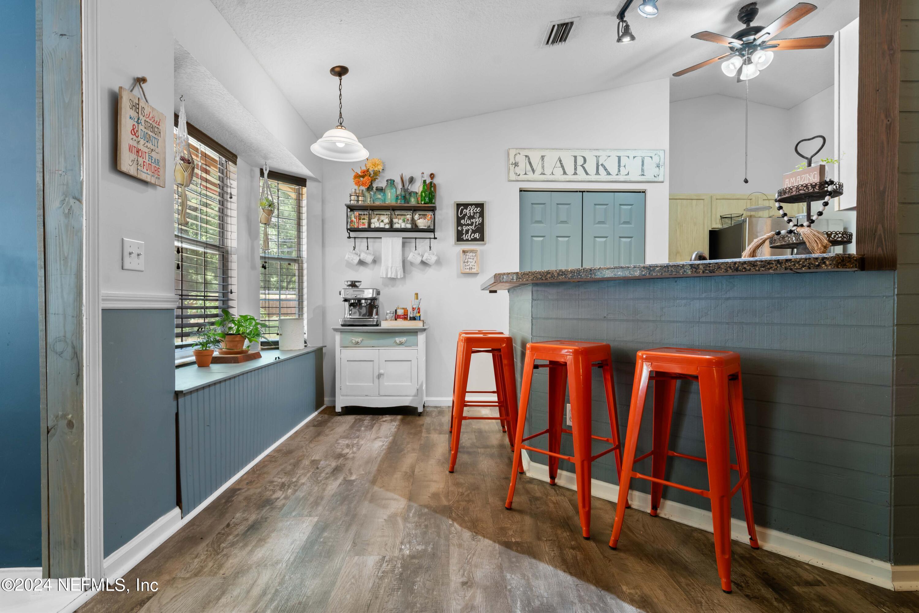 2592 Myrtle Loop Middleburg, FL 32068 - Photo 11 of 33 Kitchen Sitting area