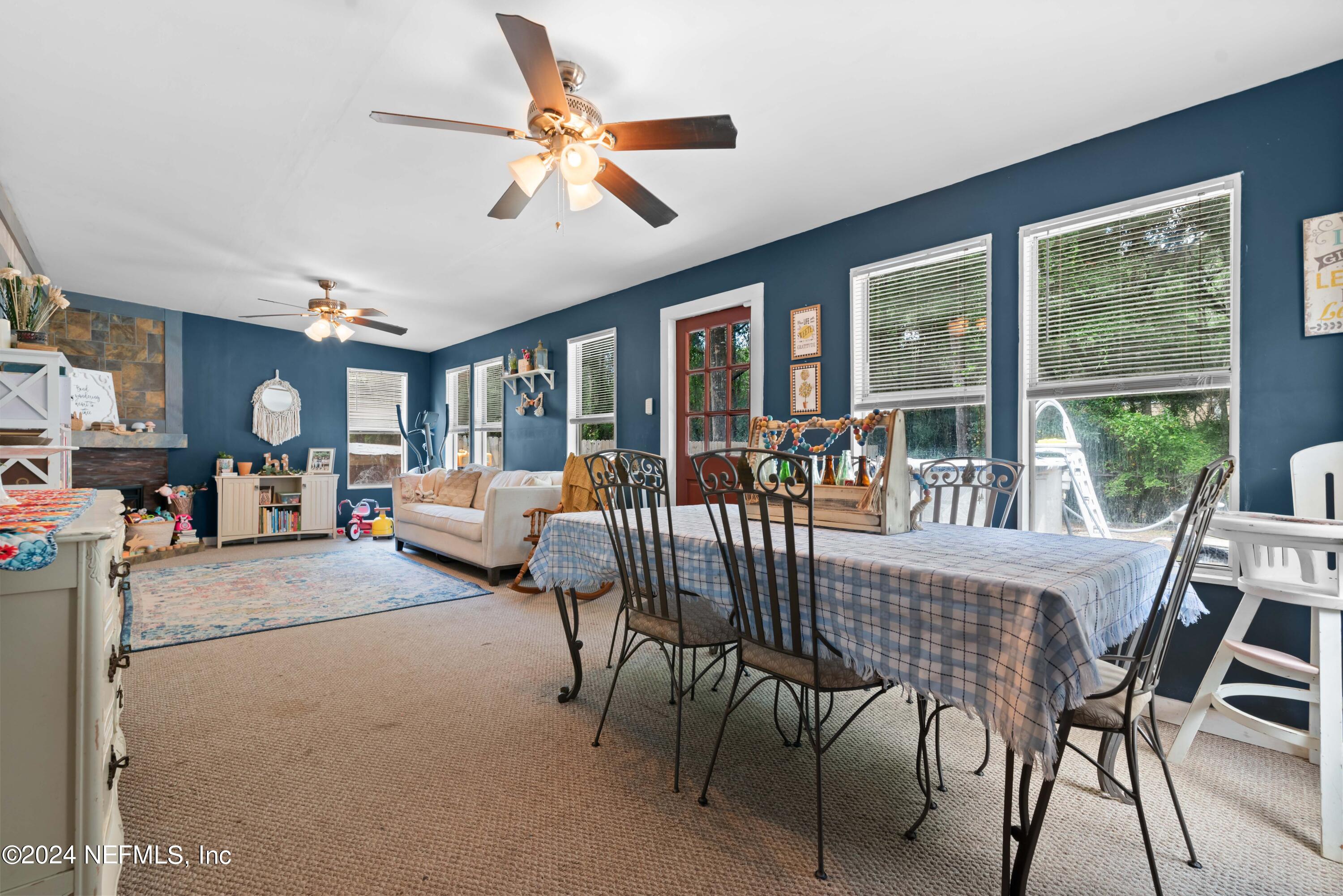 2592 Myrtle Loop Middleburg, FL 32068 - Photo 12 of 33 Family/Dining Room