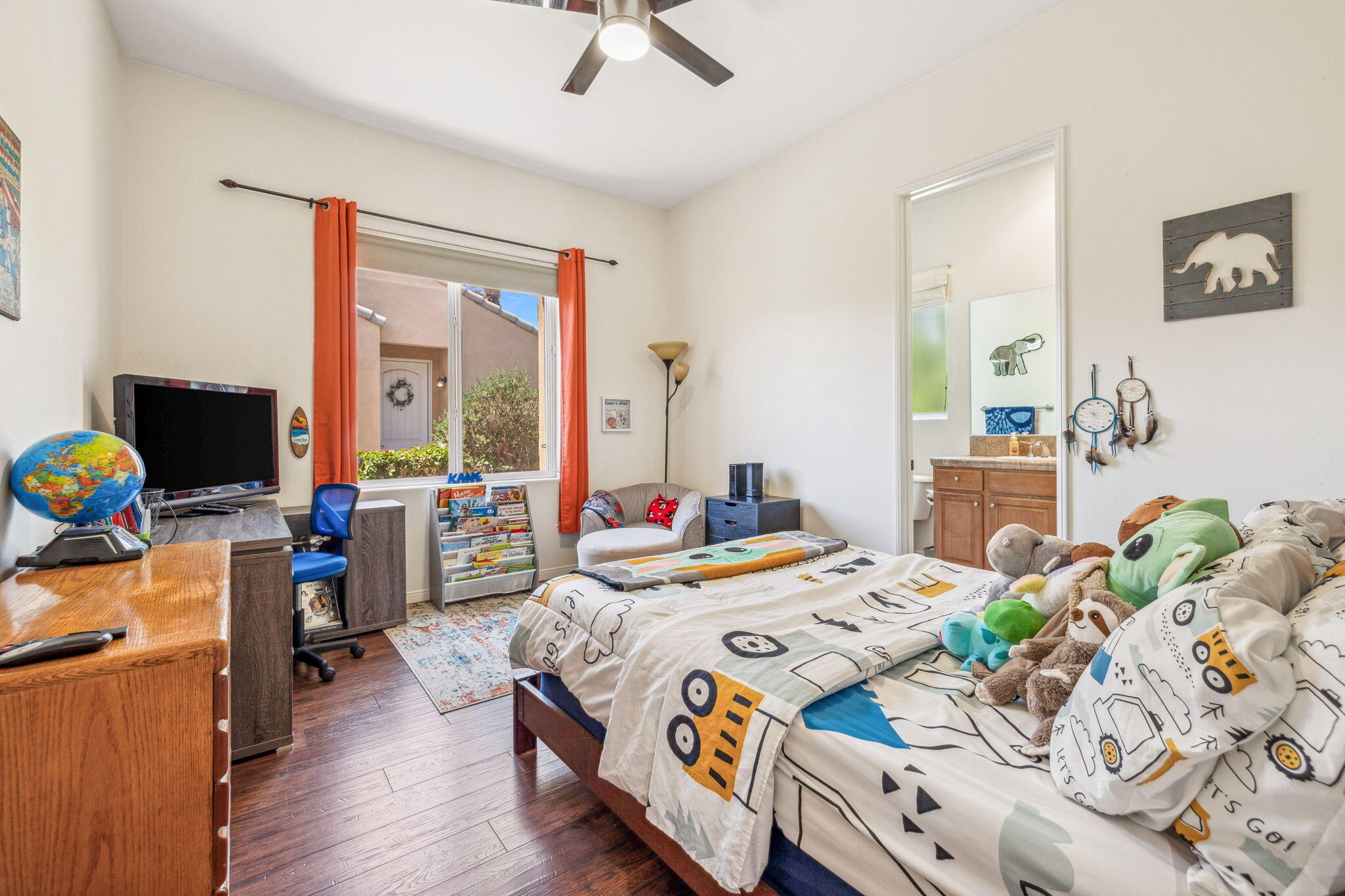 79040 Shadow Trail La Quinta, CA 92253 - Photo 53 of 69 a bedroom that has a bed and a table in it