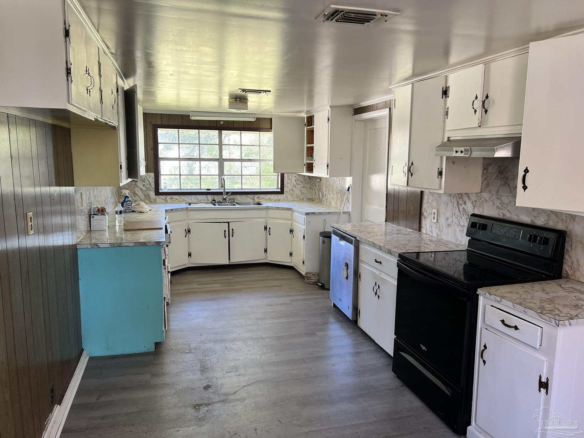 5746 Turkey Road Pensacola, FL 32526 - Photo 4 of 8 Gallery Image 4