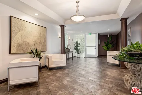 $1,250,000 | 964 Hancock Avenue, Unit 302, West Hollywood, CA 90069