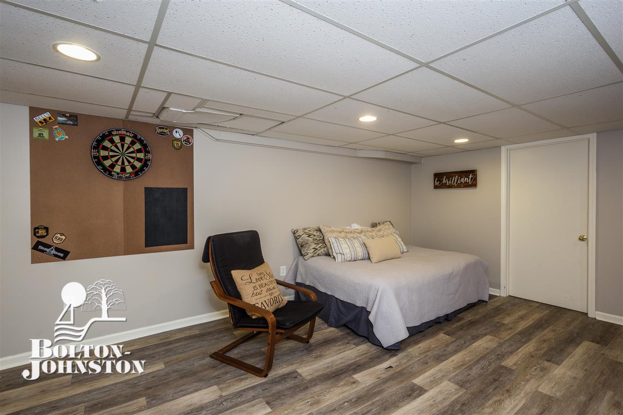 1718 Newcastle Road Grosse Pointe Woods, MI 48236 - Photo 28 of 39