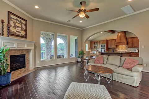 $895,000 | 82 East Crystal Canyon Circle, The Woodlands, TX 77389