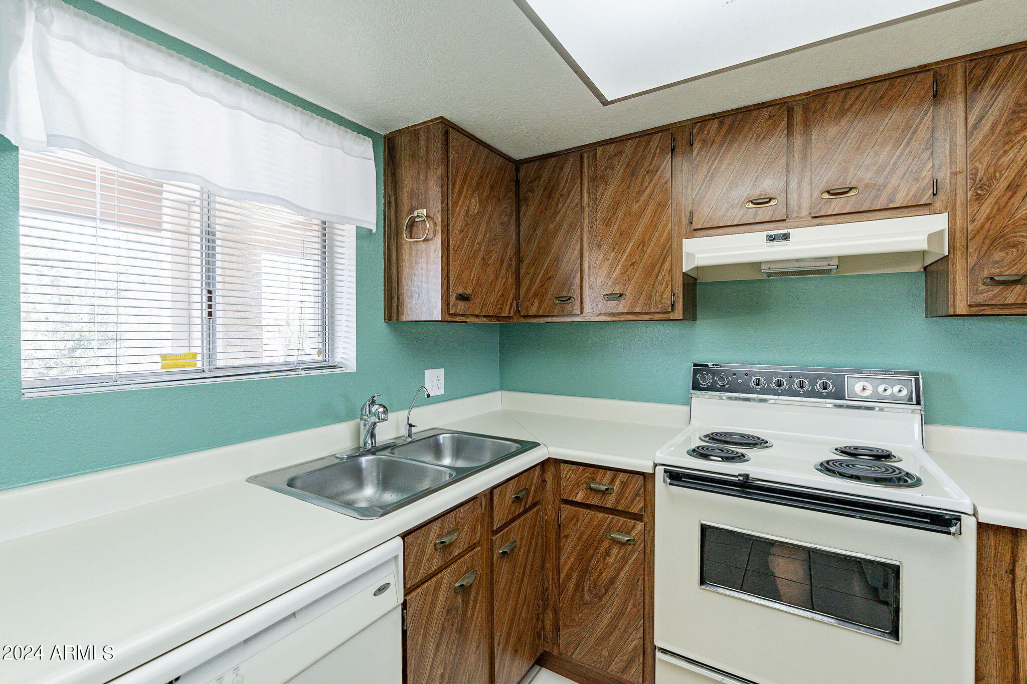 4150 East Cactus Road, Unit 208 Phoenix, AZ 85032 - Photo 22 of 57 Kitchen