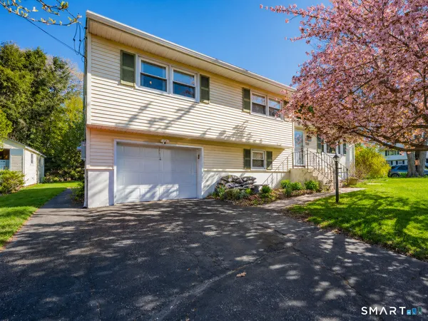 $369,900 | 106 Debbie Lane, Naugatuck, CT 06770