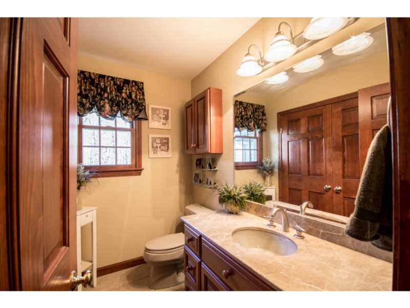 47 Taylor Road Portsmouth, RI 02871 - Photo 13 of 23 Bathroom.